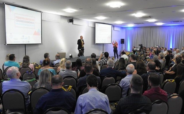 Processo de “desglobalização” e cenários econômico e político brasileiro são temas de palestras