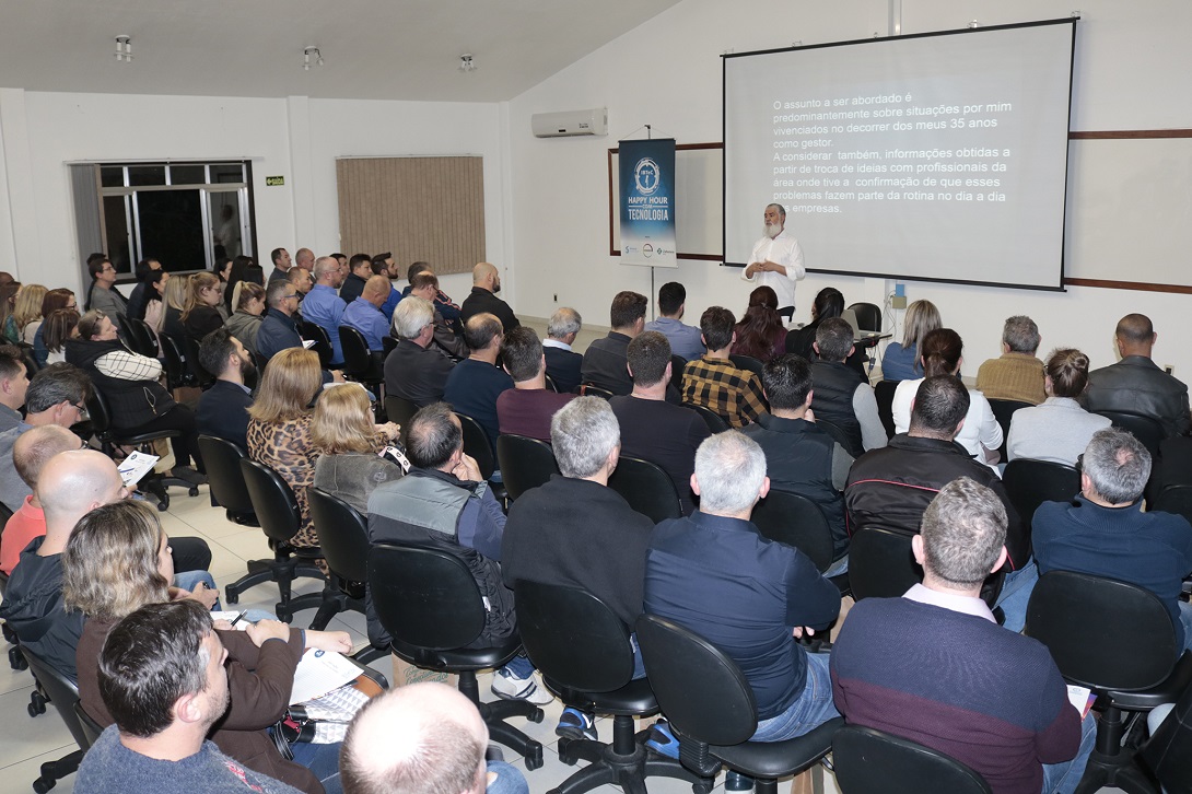 Happy Hour com Tecnologia abordou necessidade de qualificar as pessoas e os processos no desenvolvimento e produção de calçados