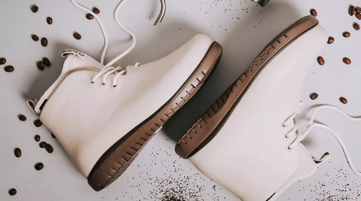 Marca japonesa produz calçados com solado feito a partir da borra de café