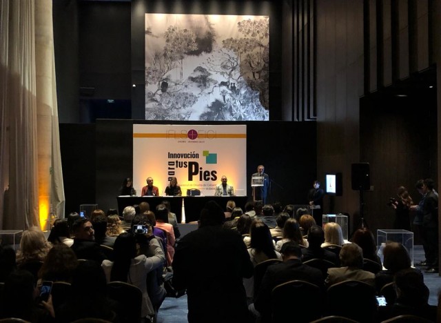 Entrega do Prêmio Design Inovador no fim do 1º dia de Feira