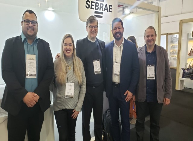 Na Francal: Ao centro Paulo Griebeler (IBTeC) com representantes da Câmara de Vereadores de Novo Hamburgo/RS