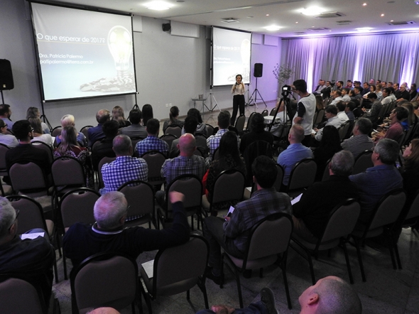 Economista analisa cenários para empresários do setor coureiro-calçadista