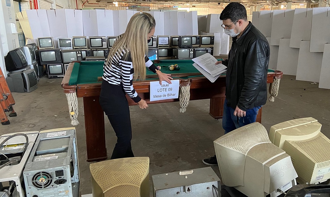 Fenac realiza leilão de ações e bens em desuso