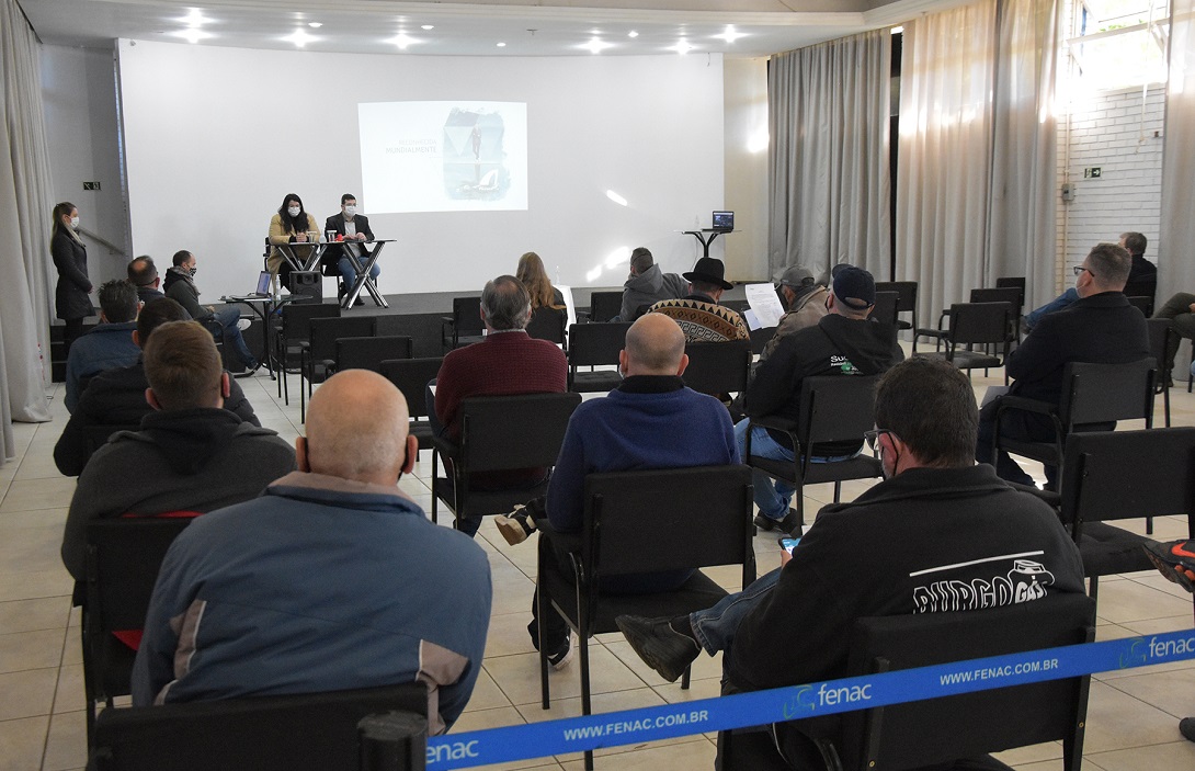 Leilão na Fenac supera expectativas e arrecada mais de R$ 110 mil 