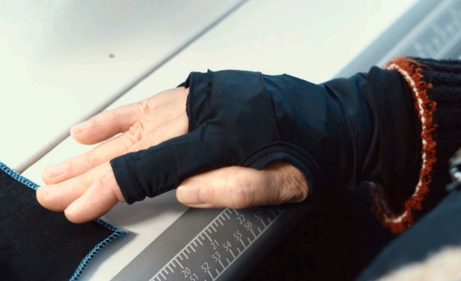 Empresa de Blumenau/SC lança luva que permite inclusão de PCDs em plantas industriais da área têxtil