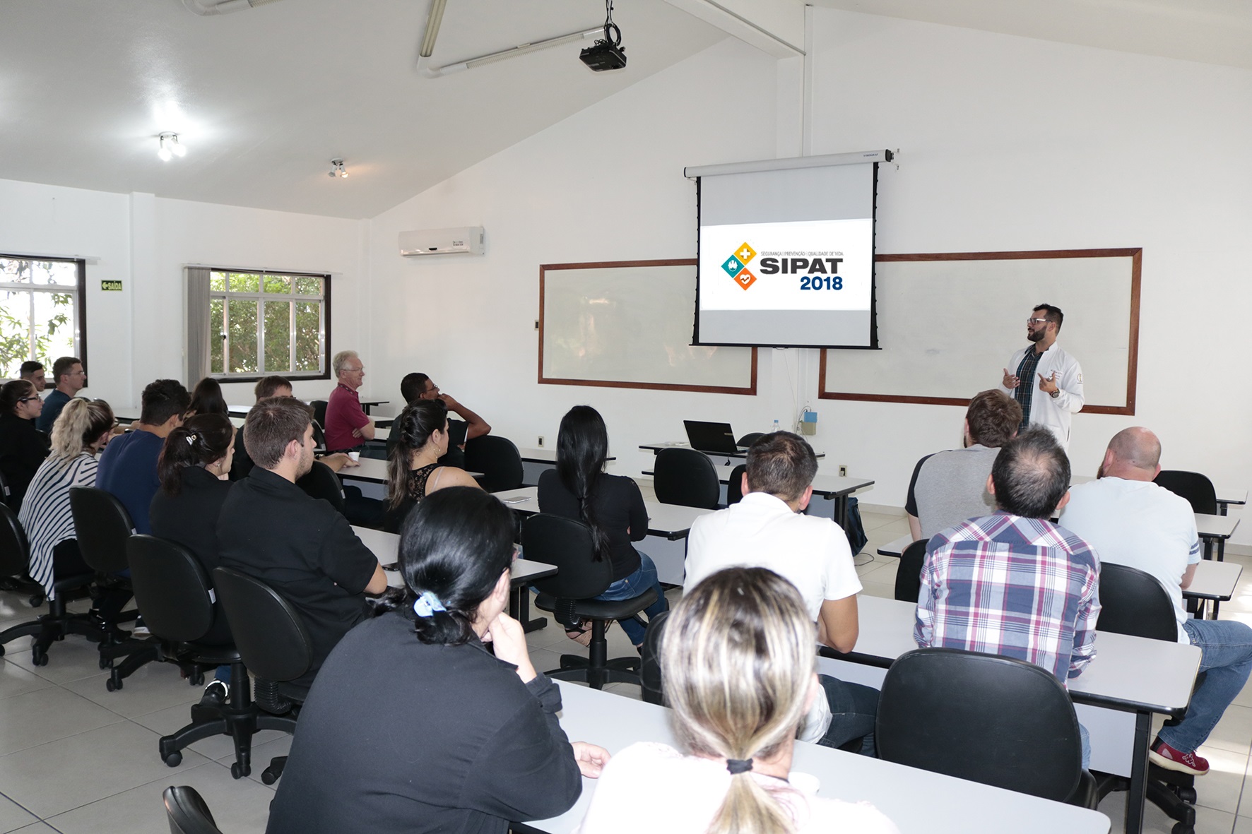 Colaboradores do IBTeC recebem palestra sobre medicina preventiva e qualidade de vida