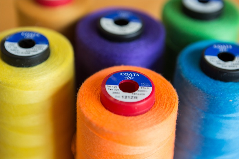 Coats oferece portfólio de linhas de alta qualidade para indústria de jeans